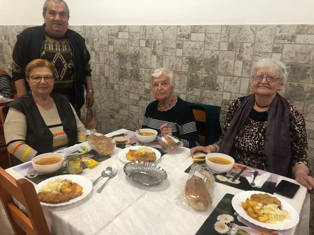 Seniorii de la Căminul pentru Persoane Vârstnice au sărbătorit Ziua Dobrogei - 3-1573809837.jpg
