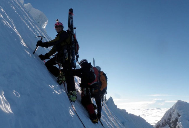 Un schior fondist și doi alpini, delegația statului Peru - 3001sportschi-1391094647.jpg