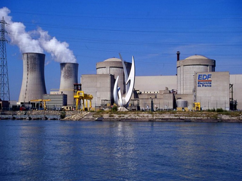 Activiștii Greenpeace au intrat într-o centrală nucleară din Elveția, pentru a cere oprirea instației foarte vechi - 308831tricastincentralanucleara-1394016048.jpg