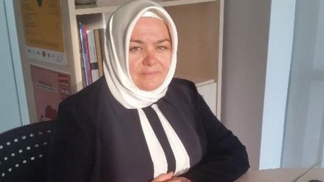 Turcia: O femeie purtând vălul islamic a devenit ministru, pentru prima dată în istoria țării - 31041251640x360-1440852064.jpg