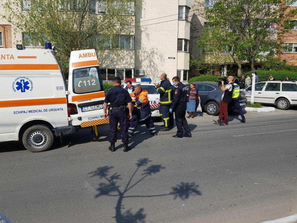 VIDEO / Pompierii ISU Dobrogea, intervenție de urgență în Cernavodă. Ce au găsit într-un apartament - 31175590180305666971711174039441-1524554957.jpg