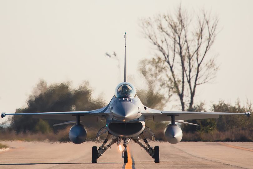 Forţele Aeriene: Zboruri de antrenament la înălţimi mici, cu avioane F-16, în sud-estul ţării - 31490596843467876884415240765349-1667898946.jpg