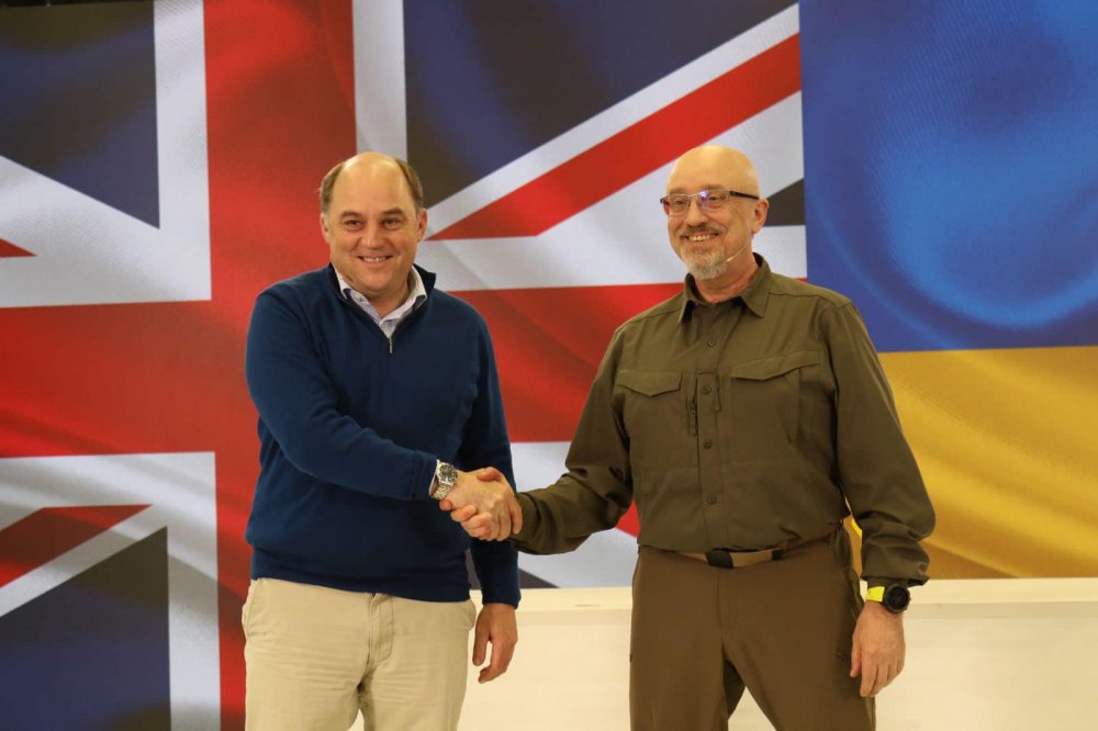 Ministrul britanic al apărării s-a întâlnit la Kiev cu piloți ucraineni - 34911342625858252670758756018691-1684950107.jpeg