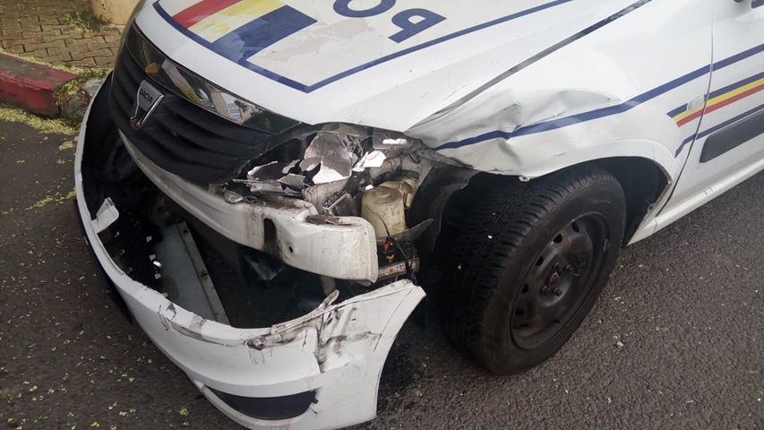 ACCIDENT RUTIER LA CONSTANȚA. Mașină de poliție făcură praf, după ce nu i s-a acordat prioritate - 36818339195919389743786784511085-1531139911.jpg