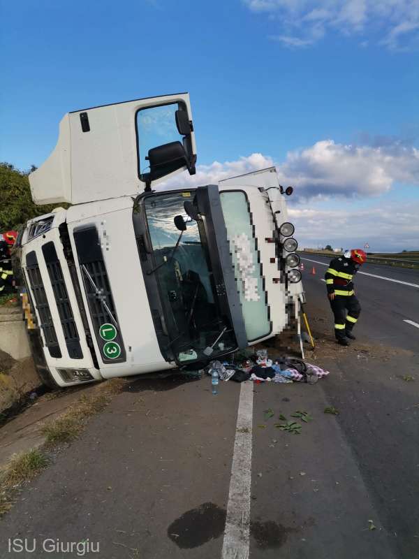Şoferi, atenţie! DN 5, blocat pe sensul de mers Bucureşti-Giurgiu, din cauza unui TIR răsturnat - 3813c288f57a41edbb9532207e7e017f-1663744544.jpg