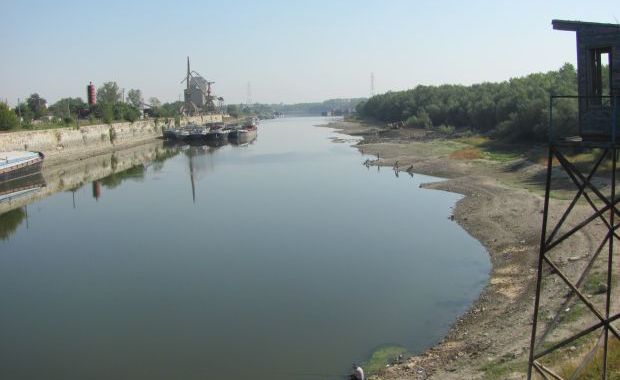 Dunărea continuă să scadă - 4-1316173745.jpg