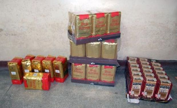 Peste 100 de kilograme de cafea fără acte, descoperite de polițiștii de frontieră vasluieni - 4-1349953044.jpg