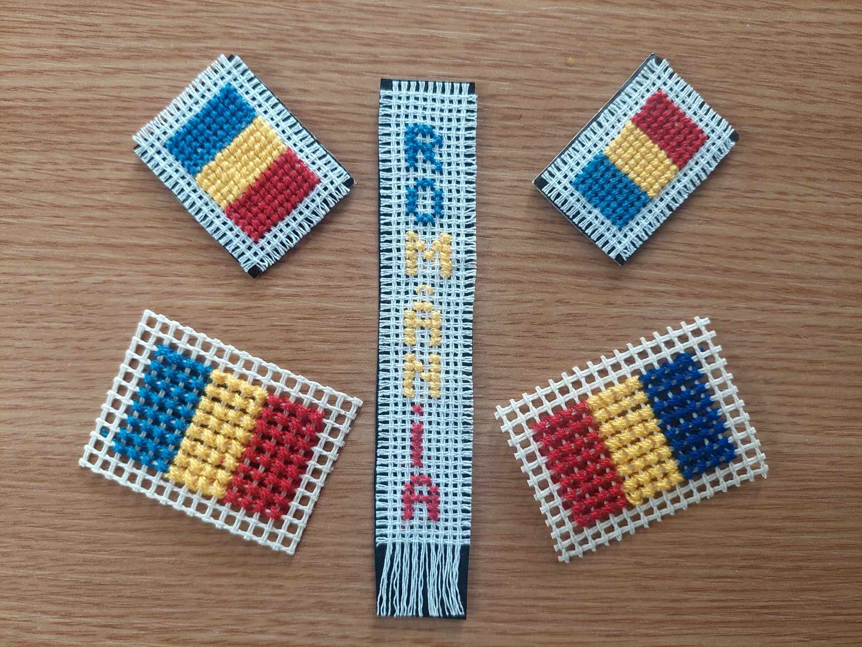 De Ziua Națională a României, brodăm tricolorul în punct românesc! - 40492199582763692916529245099281-1700659692.jpg