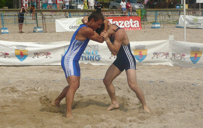 Luptătorii au făcut spectacol la turneul de wrestling-beach de la Mangalia - 421487a7f85b1d7dbc86b62542981658.jpg