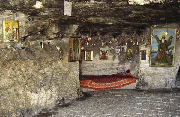 12 episcopi prezenți mâine la Peștera Sfântului Andrei - 422-1354194437.jpg
