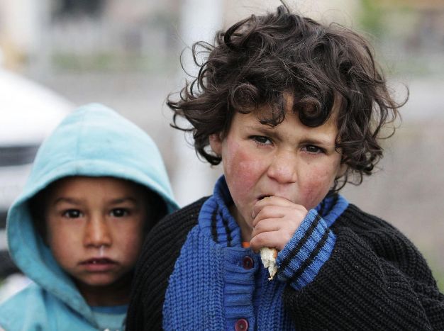 Copiii romi, izolați și fără viitor - 429690tiganidoicopii-1330464617.jpg