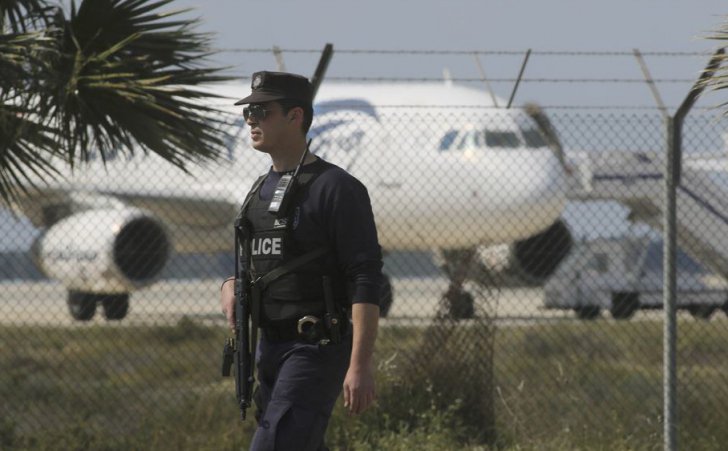 Au fost găsite cutiile negre ale avionului EgyptAir - 439029014790500-1463835318.jpg