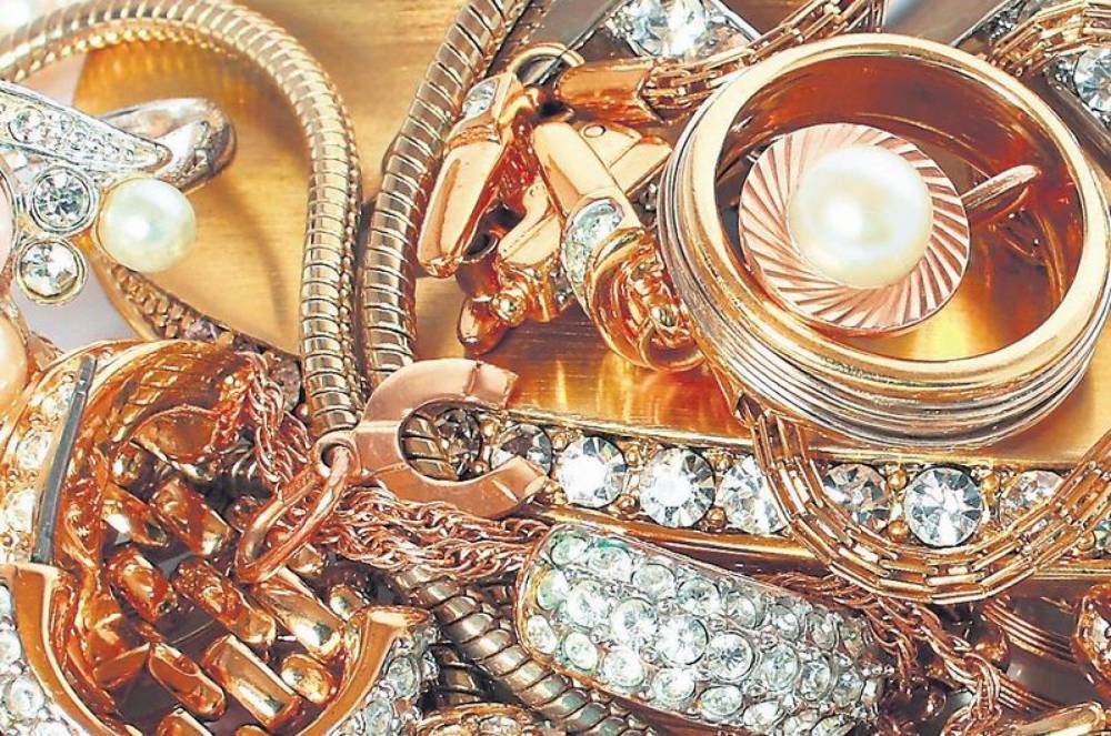 RECORD. 52 de kilograme de diamante, pietre scumpe și aur de contrabandă au fost capturate - 4644322868bijuterii171097500-1488624721.jpg