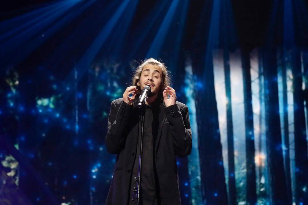 Salvador Sobral, câștigătorul Eurovision de anul acesta, a fost conectat la o inimă artificială - 4a545333f5c089c287926abeb132f4e6-1509021710.jpg