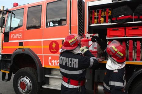 Paște de foc la Constanța / Pompierii au intervenit la opt incendii - 5-1334570090.jpg