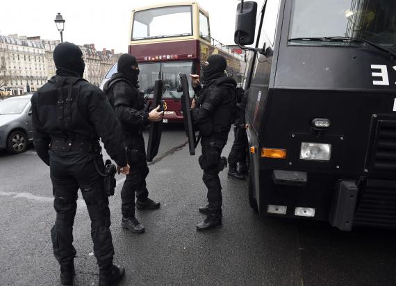 Alertă maximă! Amenințări cu bombă, la mai multe licee din Paris - 54ae53d6682ccff18bb36b5c-1453975478.jpg