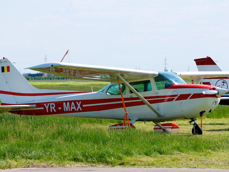 Un avion de mici dimensiuni s-a prăbușit la Costinești - 55102maxair1-1341746751.jpg