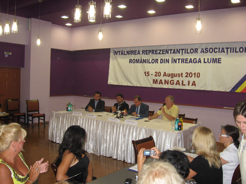 Miniștrii Blaga și Oprea au ascultat, ieri, poveștile românilor din diaspora - 577ab0175303afac8c350b85a40e7990.jpg