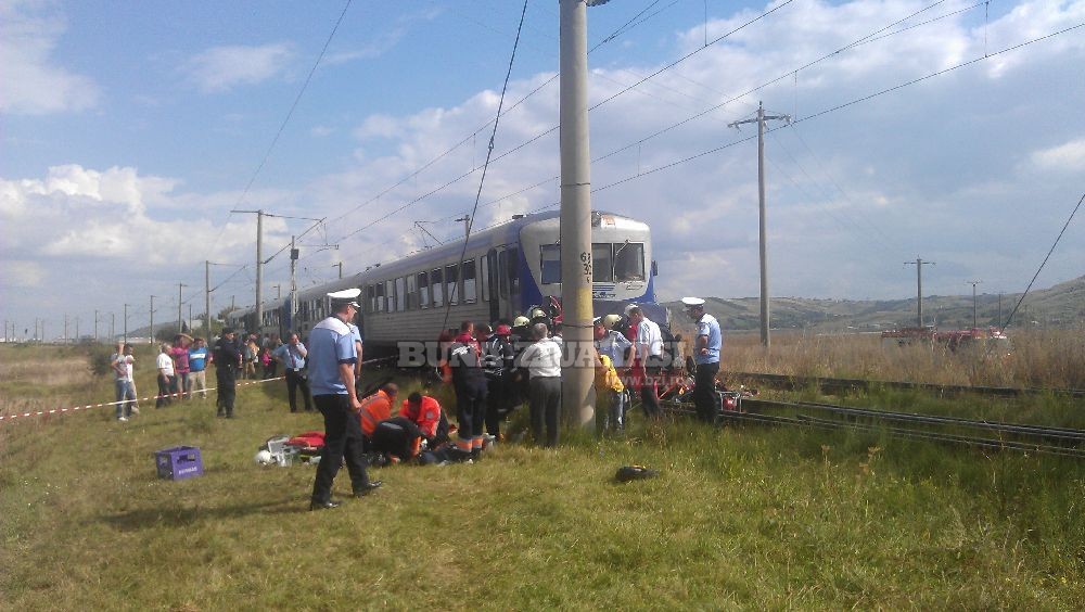 CARNAGIU la Iași / Mașină SPULBERATĂ de tren. 9 MORȚI și doi răniți - 5accidenttrenlaantibiotice-1378645119.jpg