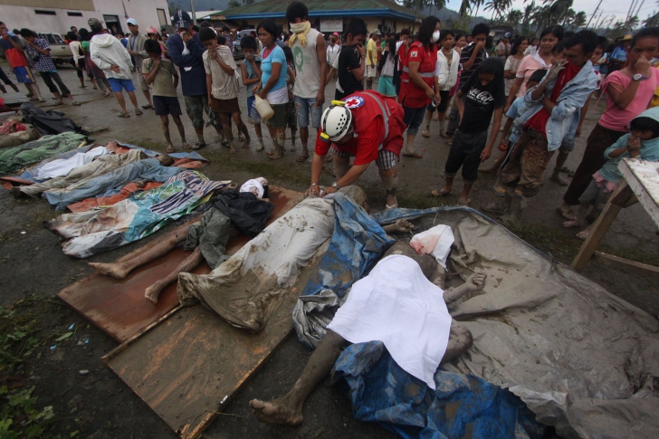 Peste 600 de MORȚI în urma taifunului din Filipine - 5c89419933f8cd22220f6a706700d0fb-1355159565.jpg