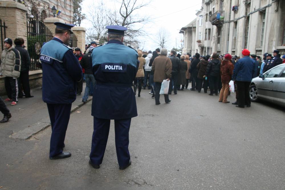 Polițiștii vor fi de strajă în preajma lăcașurilor de cult, de Bobotează - 5ianuariemasurisuplimentarelacas-1420465315.jpg