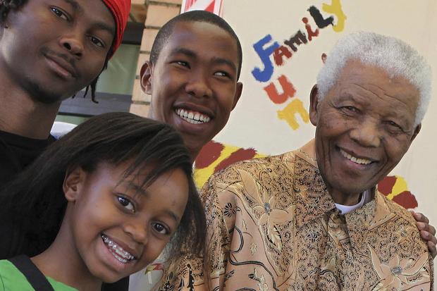 Familia lui Nelson Mandela, afectată de un nou scandal - 5mandela23830c-1439891199.jpg