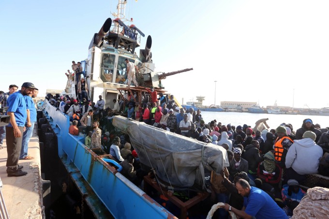 LA UN PAS DE MOARTE! 340 de migranți, salvați din Marea Mediterana - 61671479-1531659186.jpg