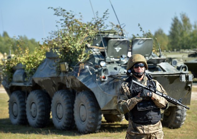 Militarii ruși au înconjurat trei baze ucrainene. Ucraina a început mobilizarea trupelor - 6425191afpmediafaxfotosergeisupi-1393763883.jpg