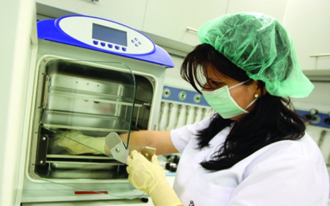 Gafă incredibilă făcută de o clinică de fertilizare: o femeie asiatică a născut gemeni albi - 646x404-1562757584.jpg