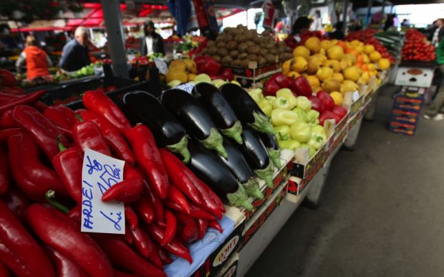 CUM SUNTEM PĂCĂLIȚI! Legume și fructe din import, comercializate ca fiind românești - 646x40411-1566898834.jpg