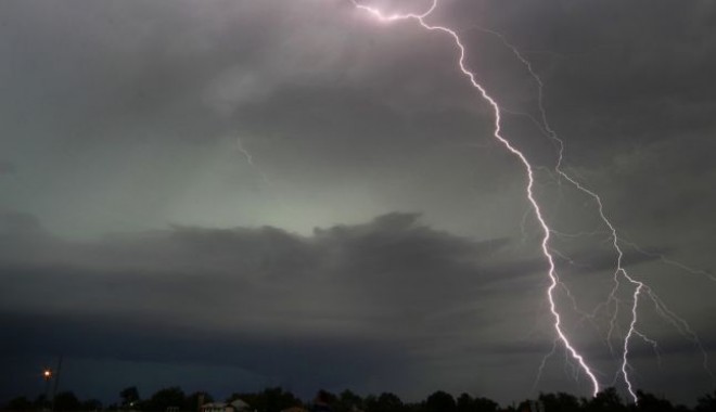 Update. A fost prelungit codul galben de ploi și furtuni, la Constanța - 646x4041404914228-1470147264.jpg