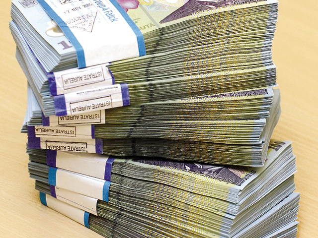 Finanţele au împrumutat peste 1,3 miliarde de lei de la bănci - 6leiteanc-1701711113.jpg