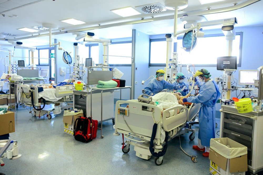Ministerul Sănătăţii: 9 pacienţi sunt intubaţi şi ventilaţi mecanic - 7092a33111e95ff97728e121075d5dae-1693237780.jpg