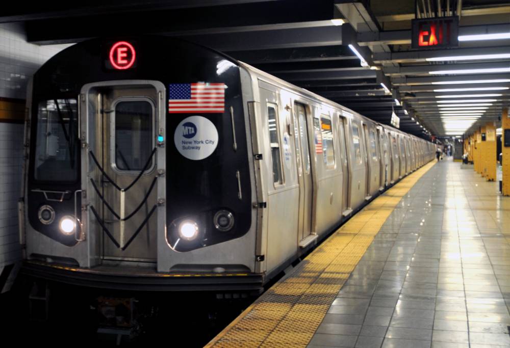 O garnitură de metrou a deraiat la New York - 73601683-1498669631.jpg