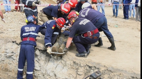 Un mal s-a prăbușit peste doi  muncitori la Cernavodă - 739ce734580d04cb55da3ad3a0c20b5a.jpg