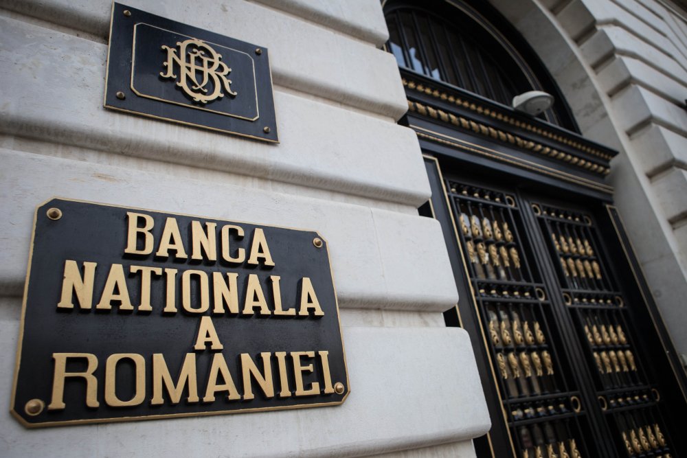 Rezervele valutare ale BNR au scăzut în mai la 53,082 miliarde euro - 7508680mediafaxfotoalexandrapand-1685713157.jpg