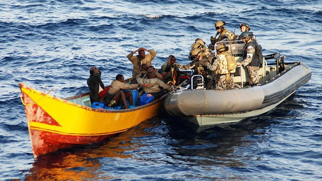 Eliberați de pirați după o captivitate de peste un an - 758507australiannavyandsomalipir-1367400519.jpg