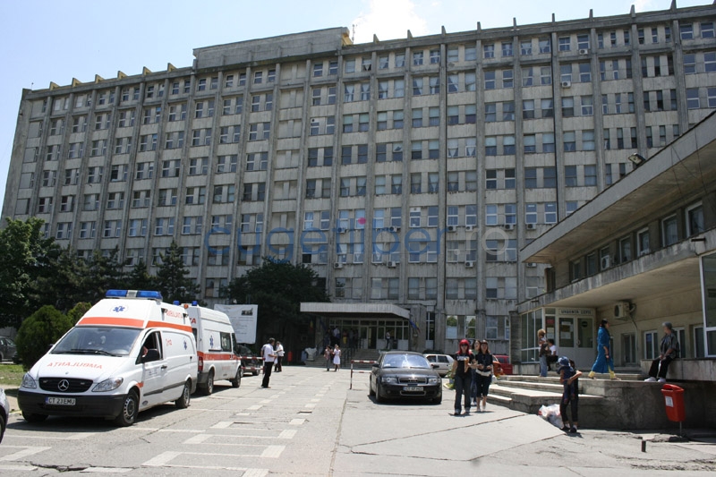 Umilințe la intrarea în Spitalul Județean Constanța - 775956d3155e418530d2a69d71e34fba.jpg
