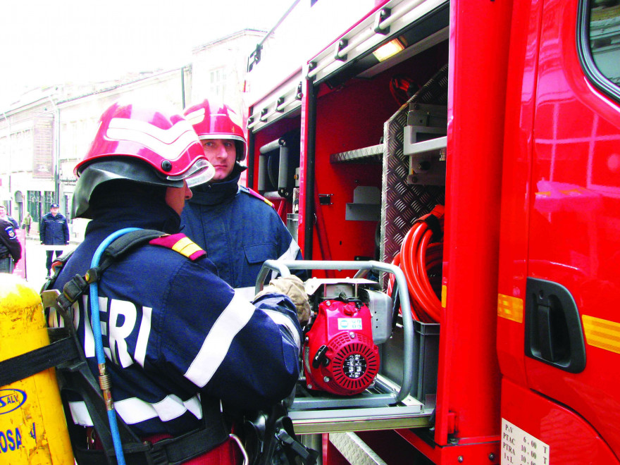 Pericol de explozie la Caracal. Aproximativ 200 de persoane au fost evacuate din locuințe - 7916981562605706aradpompieriiaui-1564470379.jpg