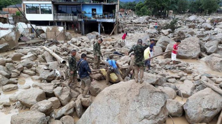 DEZASTRU NATURAL! Cel puțin 250 de persoane au murit din cauza alunecărilor de teren - 84084003x2700x46788544500-1491119653.jpg