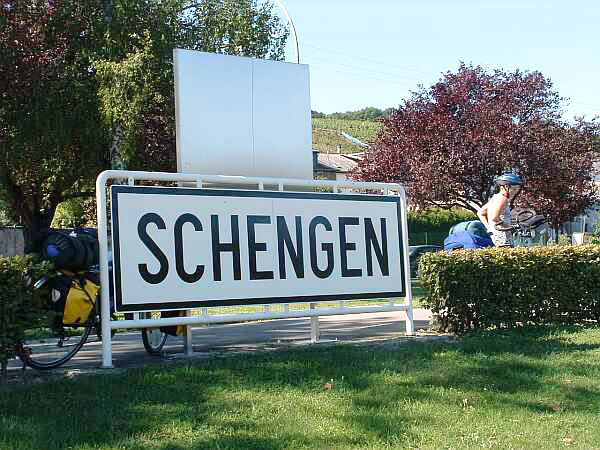 Franța vrea criterii mai dure pentru aderarea la spațiul Schengen - 8688637d39403262922a58c636512d56.jpg