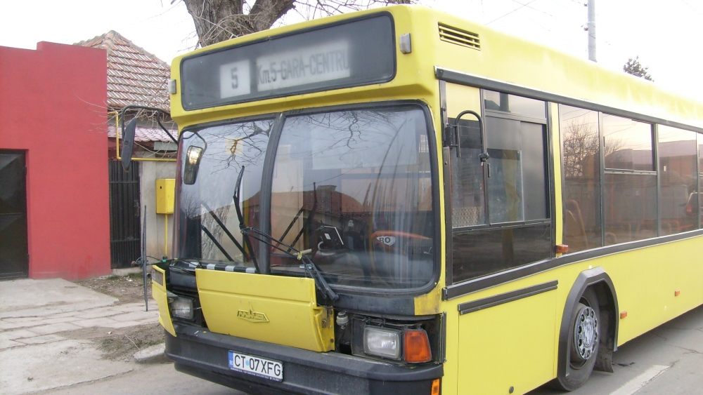 Indivizii care au devastat trei autobuze, în plină stradă, au fost găsiți - 8martieautobuzedevastate-1331219500.jpg