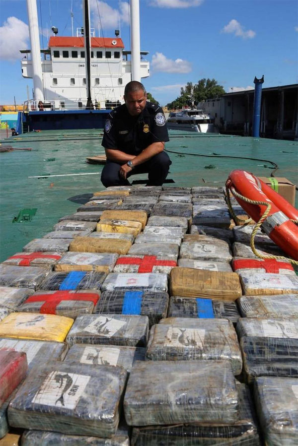 900 kg de cocaină descoperite pe o navă boliviană. Echipajul a fost arestat - 900kgdecocaina-1464876359.jpg