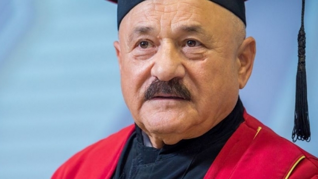 Președintele Universității Titu Maiorescu, reținut pentru 24 de ore. Ar fi dezvăluit subiectele la licență - 974x46857267500-1561636501.jpg