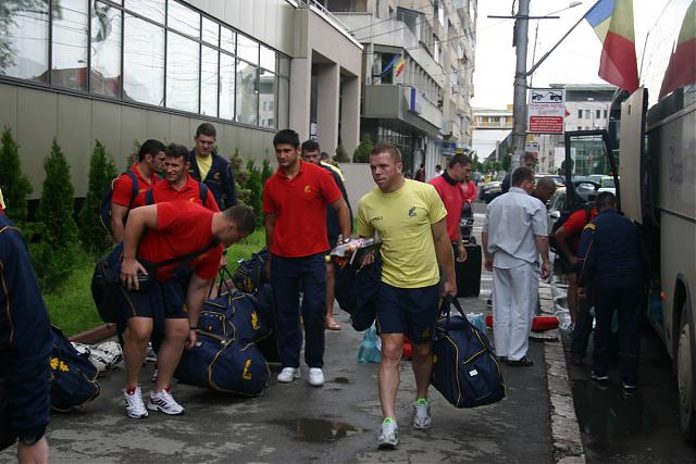 Rugbyștii români au fost nevoiți să plece la aeroportul din Lvov cu taxiurile - 97631maxim-1313924595.jpg