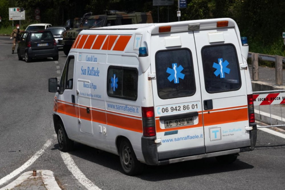 Un român a murit pe loc, după ce a căzut cu mașina într-o prăpastie, în Italia - 9a88a51b4ccd4c1ca130c18f60b2decc-1635588464.jpg