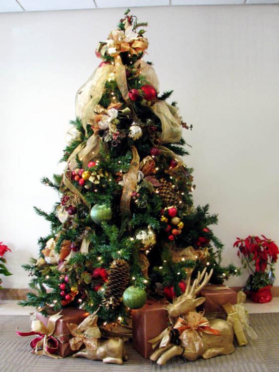 Împodobirea pomului de Crăciun a ajuns un lux în 2009 - 9ceae8c670b29723b028f6cf289891ba.jpg