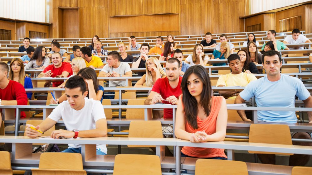 De ce renunță tinerii la facultate? Universitățile pierd sute de studenți an de an - abandonuniversitate32-1566735109.jpg