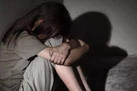 Fetiță de 13 ani, abuzată sexual, luni la rând, de doi băieți mai mari - abuz-1665071503.jpg