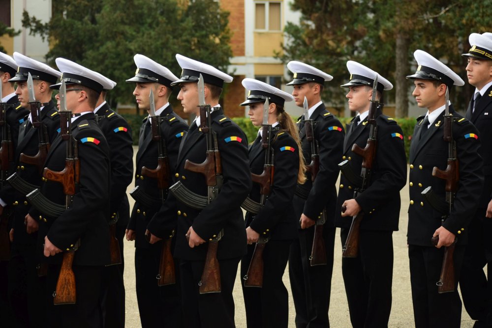 Aproape 2.000 de studenți încep cursurile la Academia Navală - academie1-1569886791.jpg